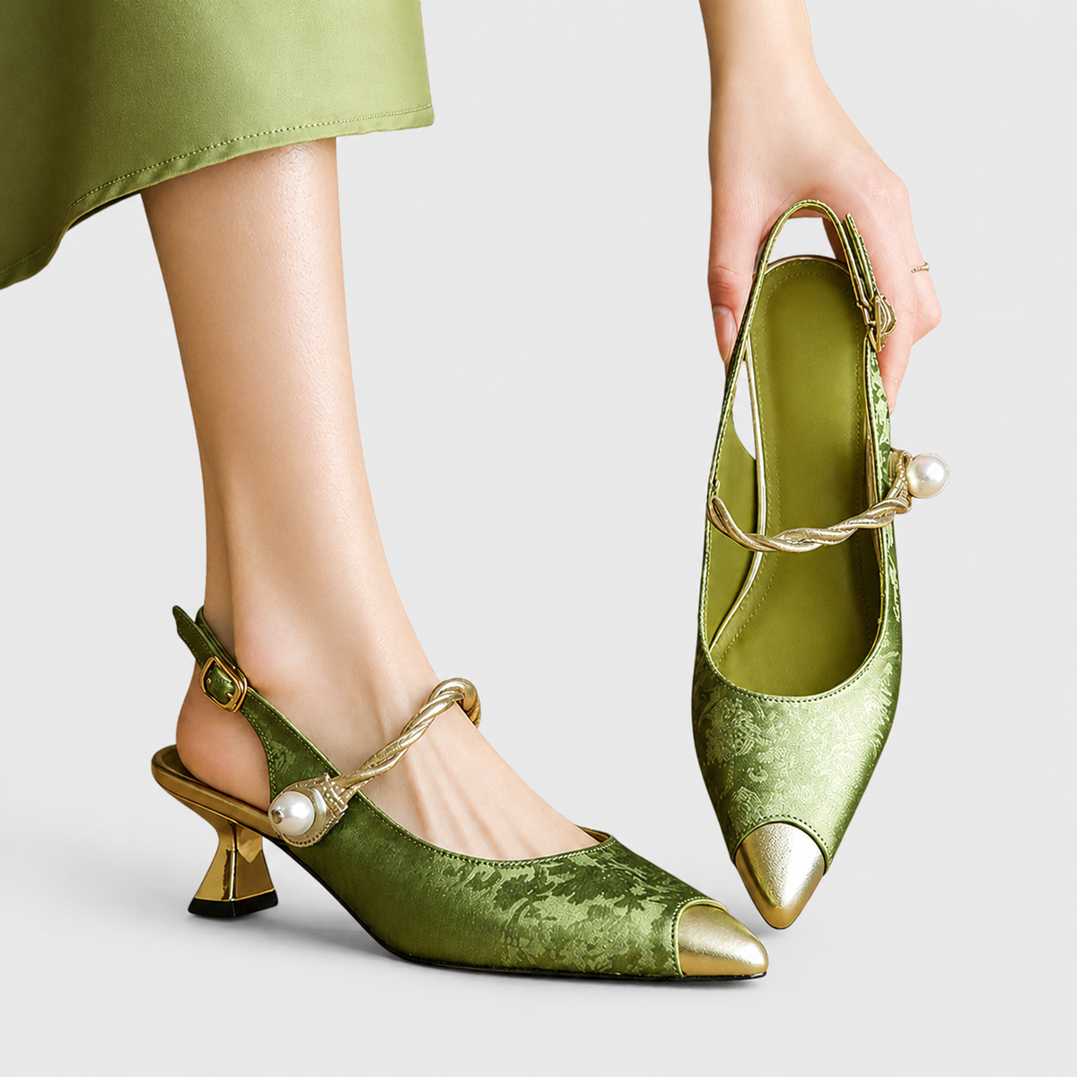 Zapatos Giralda | Motivo floral y detalles dorados