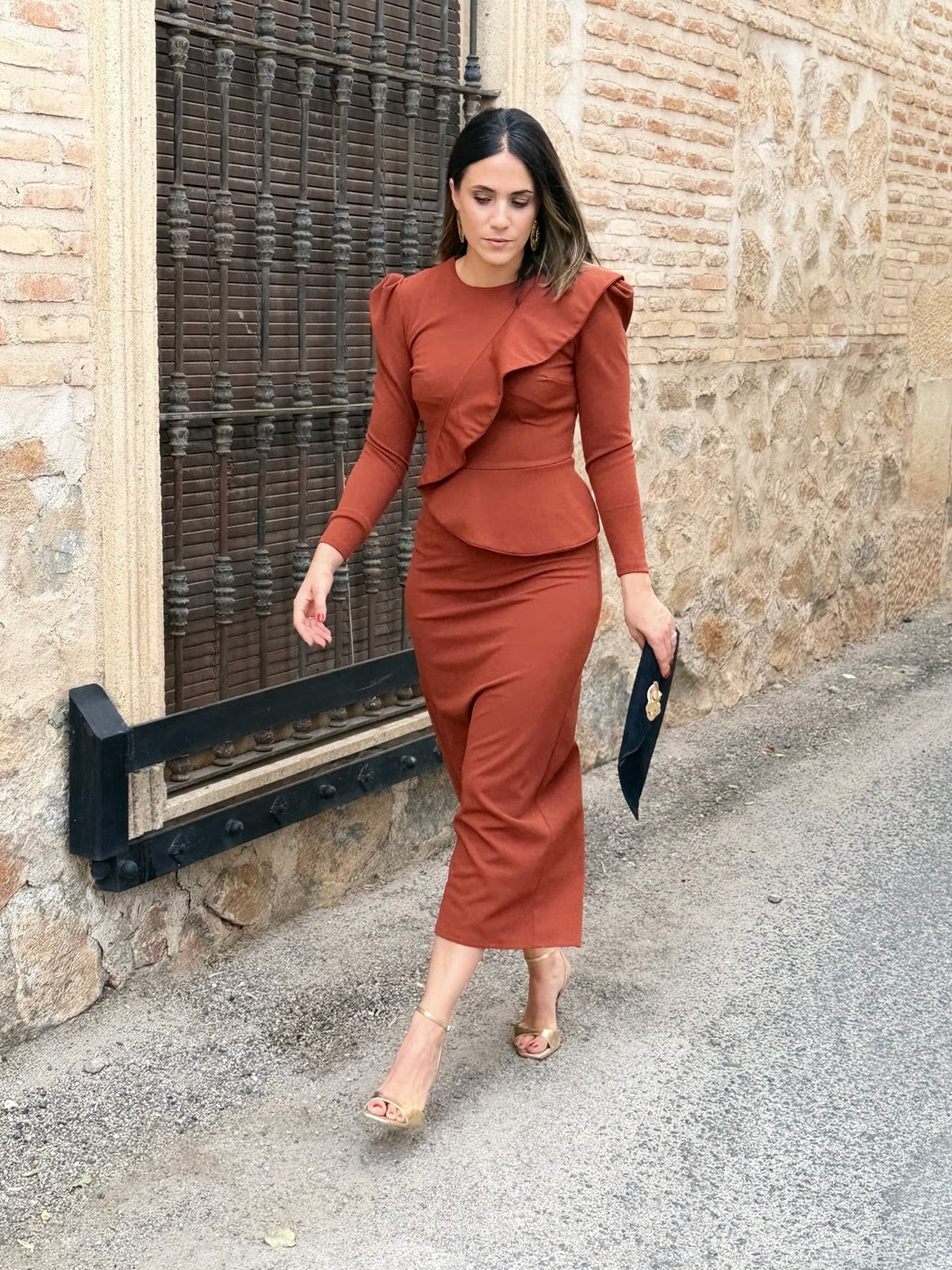 Vestido midi teja con volante | Izara