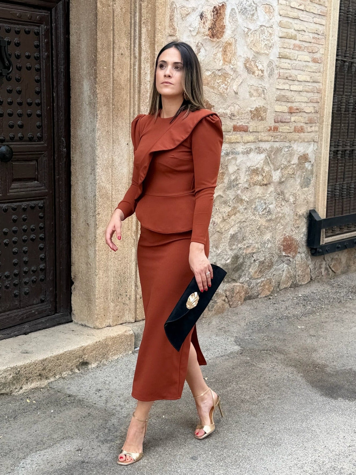 Vestido midi teja con volante | Izara