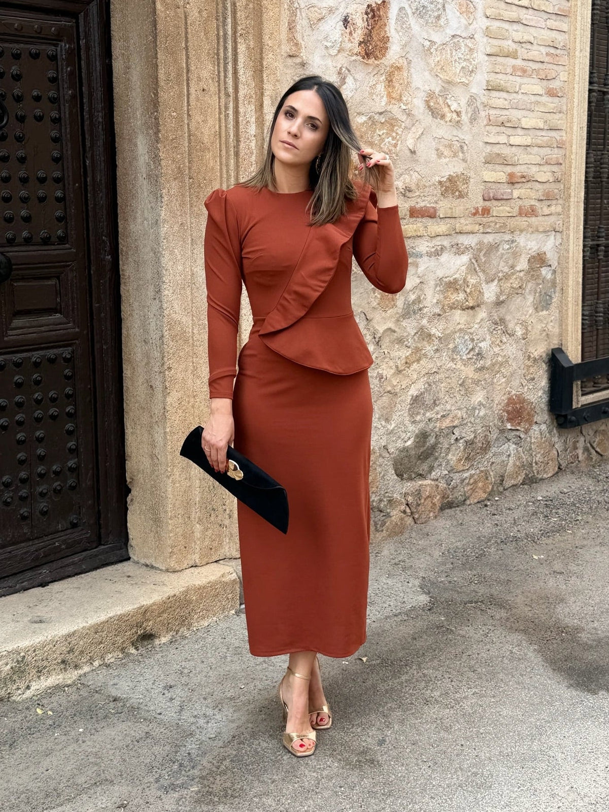 Vestido midi teja con volante | Izara